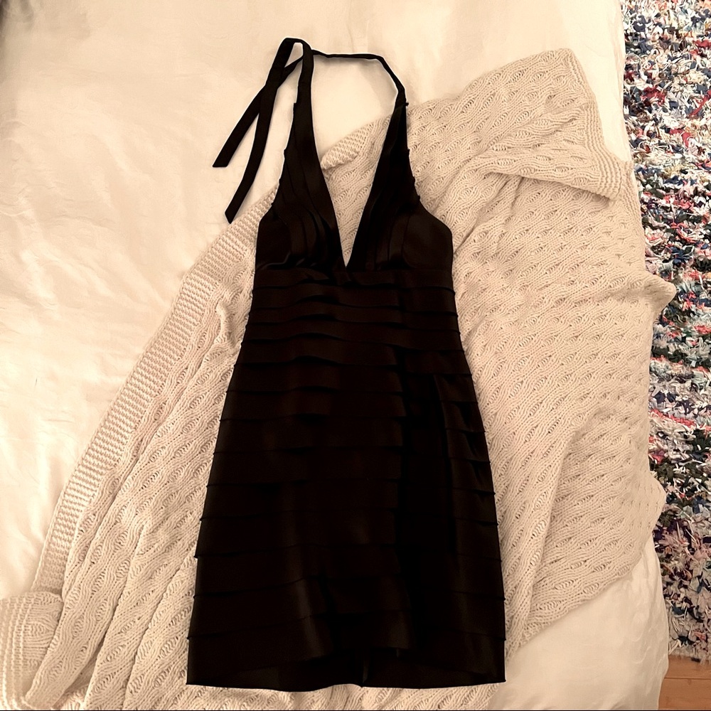 BCBG Max Azria Cocktail Dress. Raw hem strip design, halter, backless. Sz 4